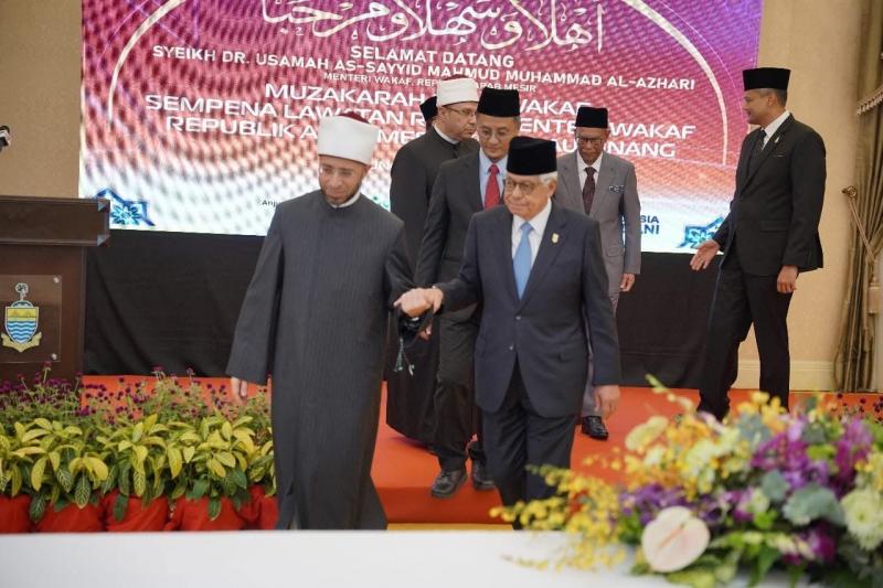حاكم ولاية بينانج بماليزيا يستقبل وزير الأوقاف لبحث تعزيز التعاون
