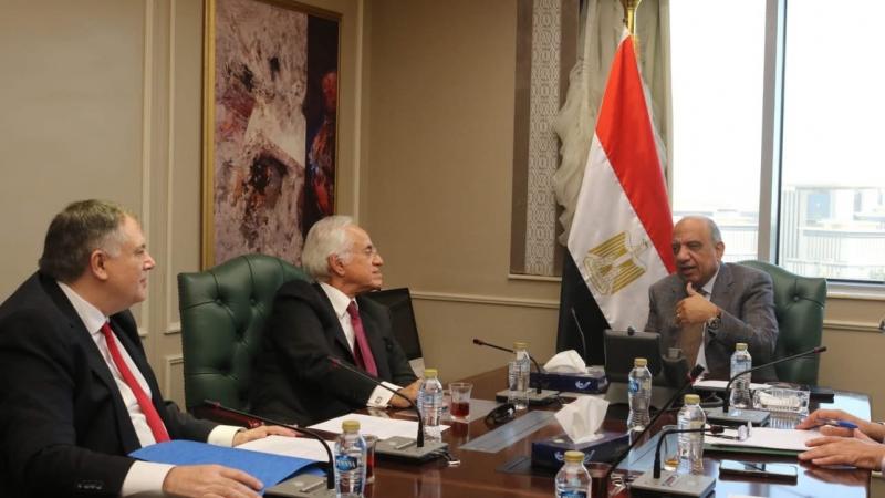 وزير الكهرباء يبحث مع رئيس مجموعة ”كوبولوزيس اليونانية ”مستجدات مشروع الربط الكهربائي بين مصر واليونان