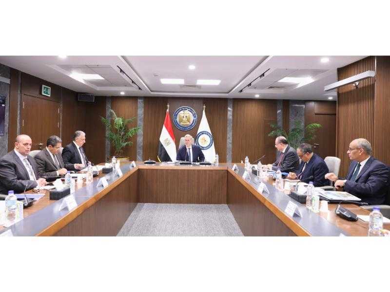 البترول: الانتهاء من تنفيذ شبكات الغاز لـ 617 قرية ضمن مبادرة حياة كريمة