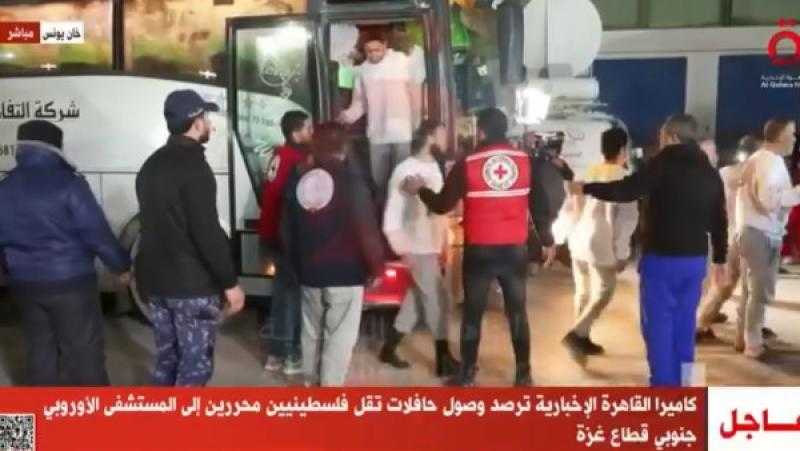 وصول 6 حافلات لقطاع غزة تقل عشرات المحررين الفلسطينيين