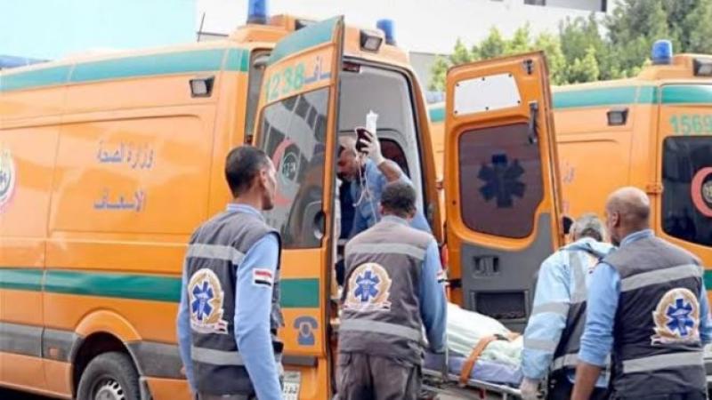 مصرع شخص وإصابة 6 آخرين في انقلاب ميكروباص بالتجمع