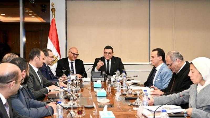 وزير الإسكان ومحافظ القليوبية يستعرضان عددًا من الفرص الاستثمارية بالمحافظة