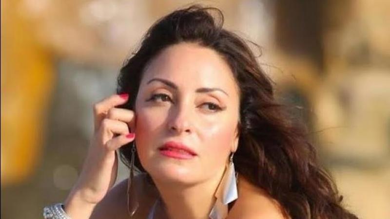 نيرمين الفقي تخطف الأنظار بملابس شتوية