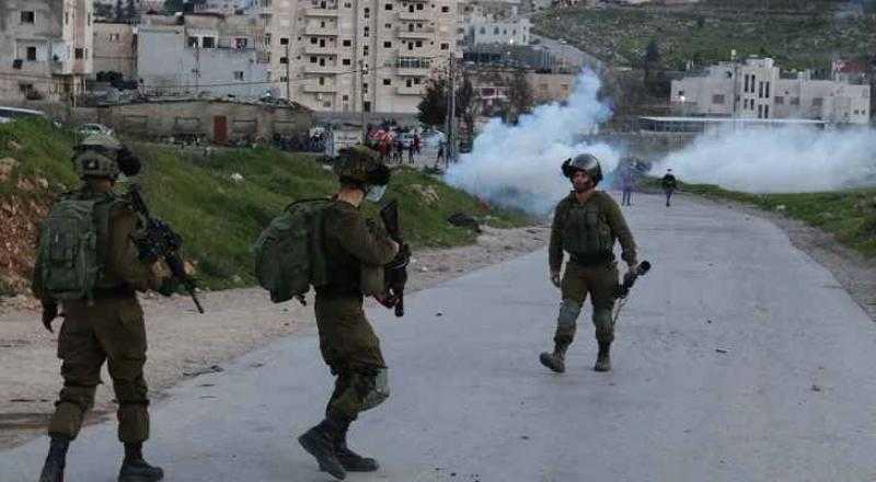 الاحتلال يغتال شابا فلسطينيا ويحتجز جثمانه خلال اقتحام مخيم بلاطة