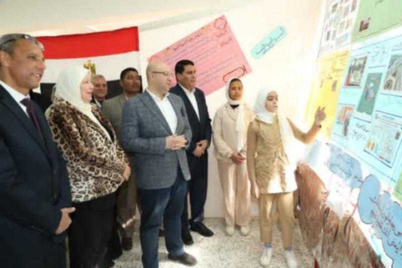 محافظ بني سويف يتفقد انتظام الدراسة بمدرسة إهناسيا للتعليم الأساسي
