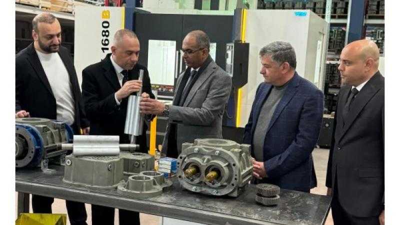 نائب وزير الإسكان يزور مصانع طلمبات محطات المياه والصرف الصحي بتركيا