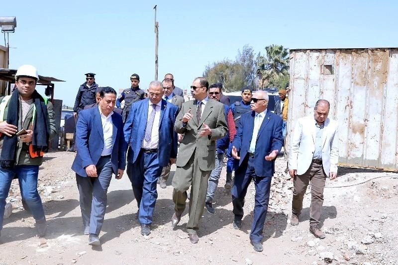 محافظ سوهاج يوجه بسرعة الانتهاء من كوبري المراغة وتجهيز المبنى البديل للمستشفى المركزي