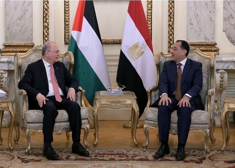 رئيس الوزراء يلتقي نظيره الفلسطيني لاستعراض ملامح خطة التعافي المبكر وإعادة إعمار غزة
