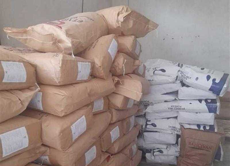 ضبط 13 طن مواد خام بروبلين وحليب مجفف مجهولة المصدر خلال حملة تموينية بالشرقية