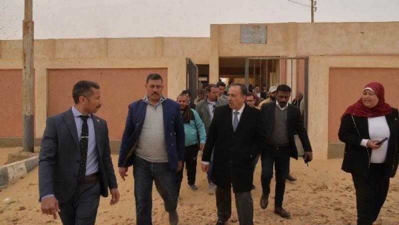 محافظ أسيوط يتفقد قرية مير الجديدة بالظهير الصحراوي لمركز القوصية