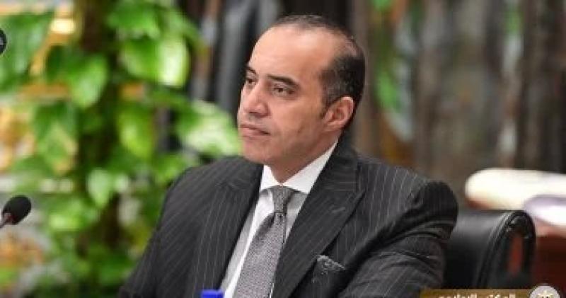 وزير الشئون النيابية: القيادة السياسية تولى أهمية كبيرة لزيادة الصادرات