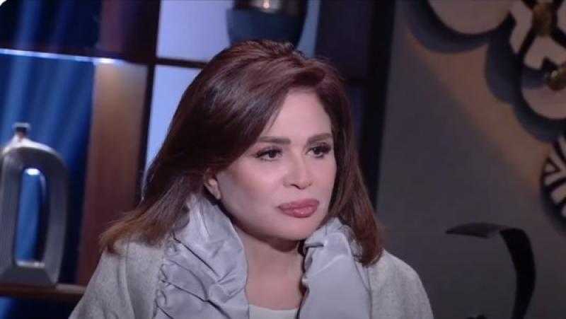 متأثرة على الهواء.. إلهام شاهين: أنا في ضياع بدون أمي.. ومش خايفة من الموت