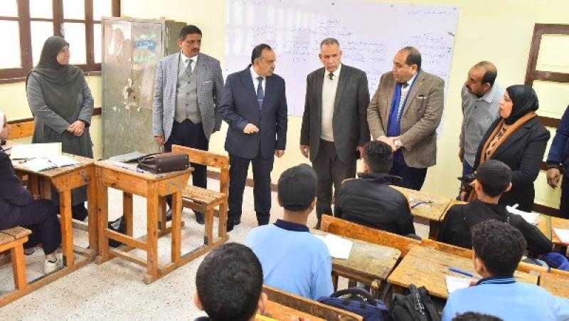 محافظ أسيوط يتفقد مجمع مدارس قرية كوم أبو شيل بمركز أبنوب