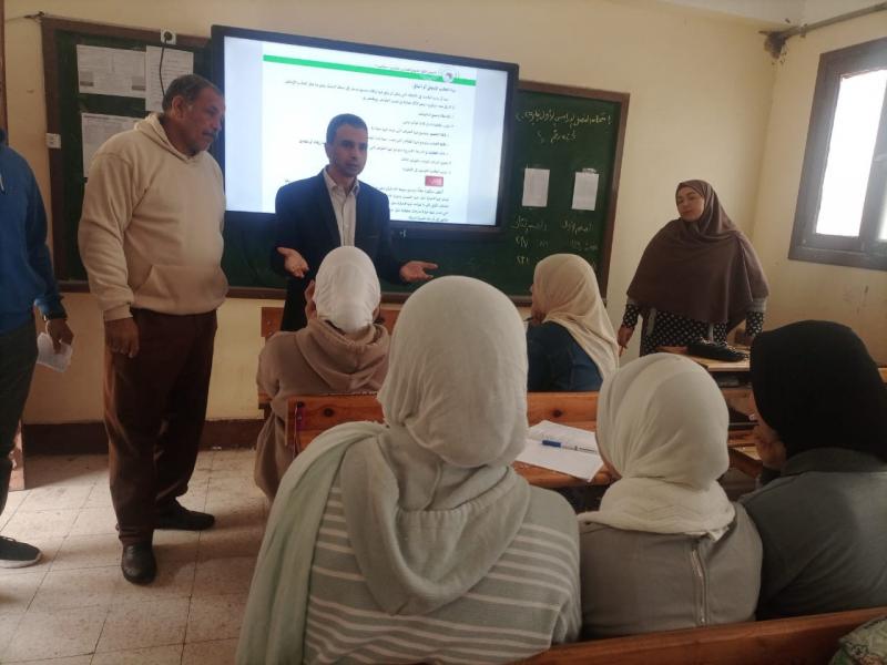 وكيل تعليم كفر الشيخ يتفقد عددا من المدارس ويتابع التقييمات