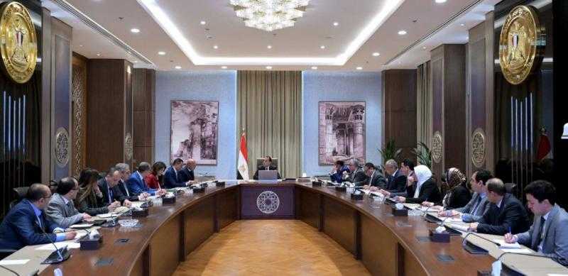 رئيس الوزراء يتابع جهود الحد من عمليات التهريب وإغراق الأسواق المصرية