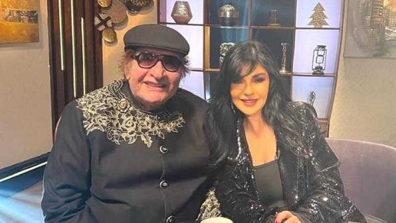 بطريقة ملفتة.. محيي إسماعيل يقلد القذافي والسادات
