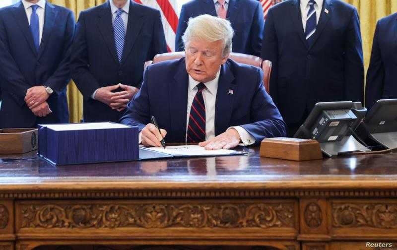 الرئيس الأمريكي يعلن مضاعفة التعريفة الجمركية على جميع البضائع الصينية