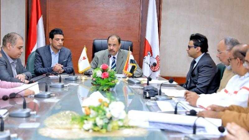 محافظ سوهاج يناقش الموقف التنفيذي لمشروعات مستشفيي البلينا ودار السلام المركزيين
