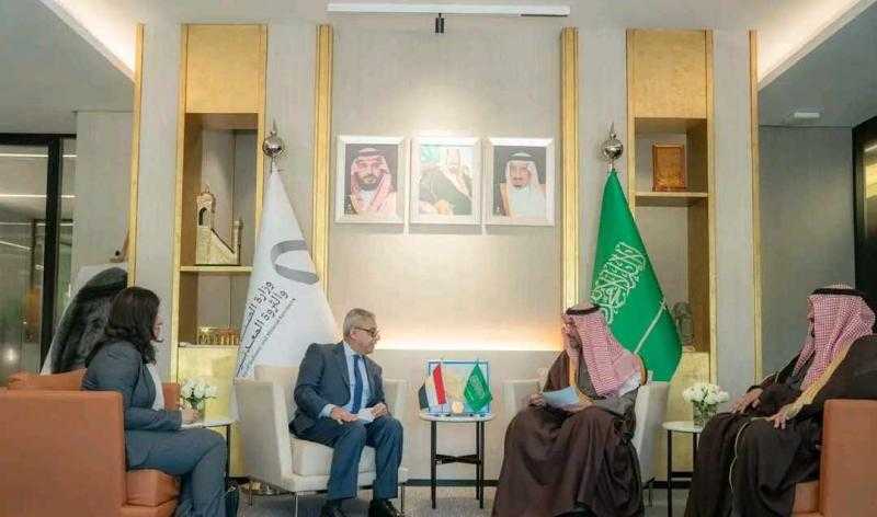سفير مصر في الرياض على رغبة مصر في جذب المزيد من الاستثمارات خاصة المجالات الصناعية والتعدينية