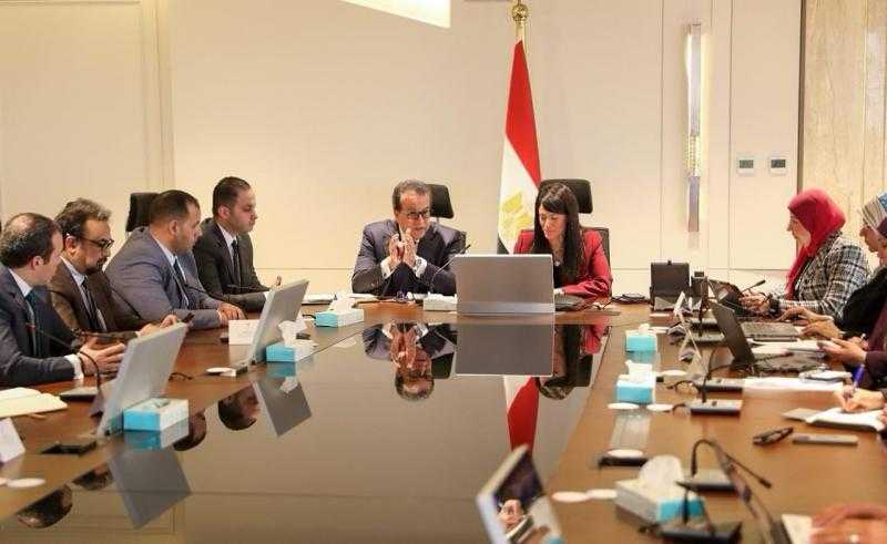 نائب رئيس الوزراء ووزيرة التخطيط يناقشان الخطة الاستثمارية لوزارة الصحة والسكان