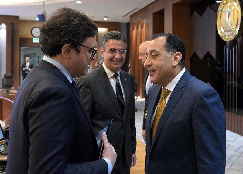 وزير الثقافة يستعرض التقرير الإحصائي لمبادرات وفعاليات وزارة الثقافة لعام 2025