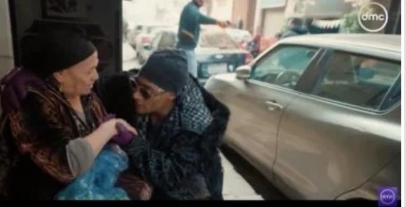 محمد رمضان يحقق حلم بوابة عمارة.. ويؤكد: إنتى شبه أمى أوى