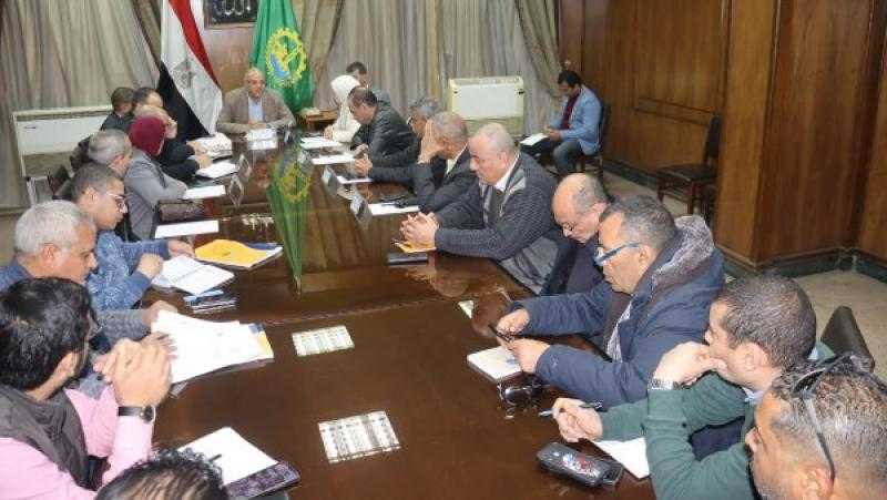 محافظ القليوبية يتابع دفع الأعمال بتنفيذ خطة الرصف للشوارع والطرق