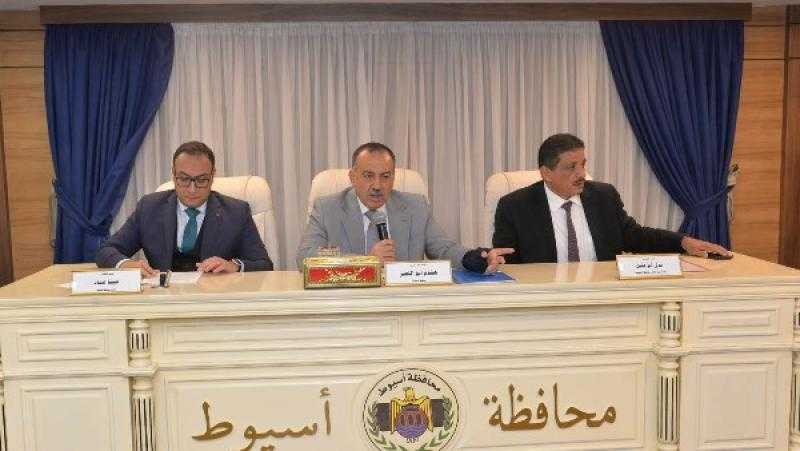 توجيهات بتسهيل إجراءات ترخيص الصيدليات البيطرية بأسيوط