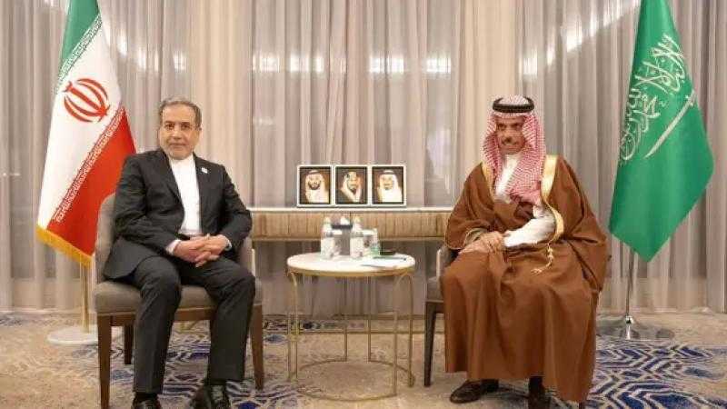 وزير الخارجية السعودي يبحث ونظيره الإيراني العلاقات الثنائية والمستجدات بالمنطقة