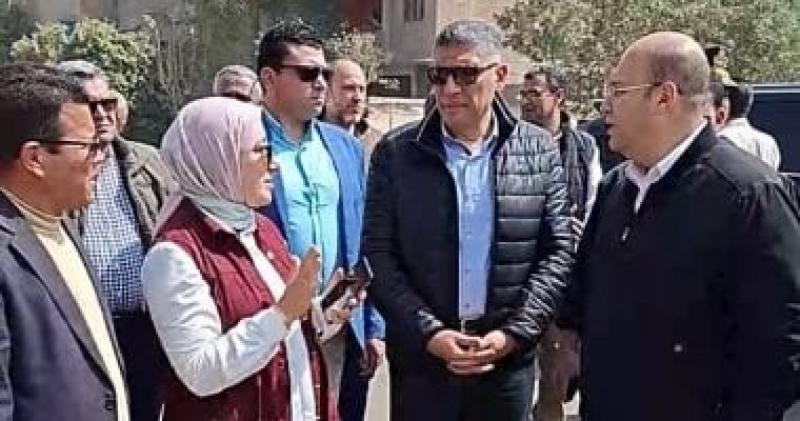 محافظ الجيزة يعنف رئيس مدينة أبو النمرس بسبب ”حنفية”
