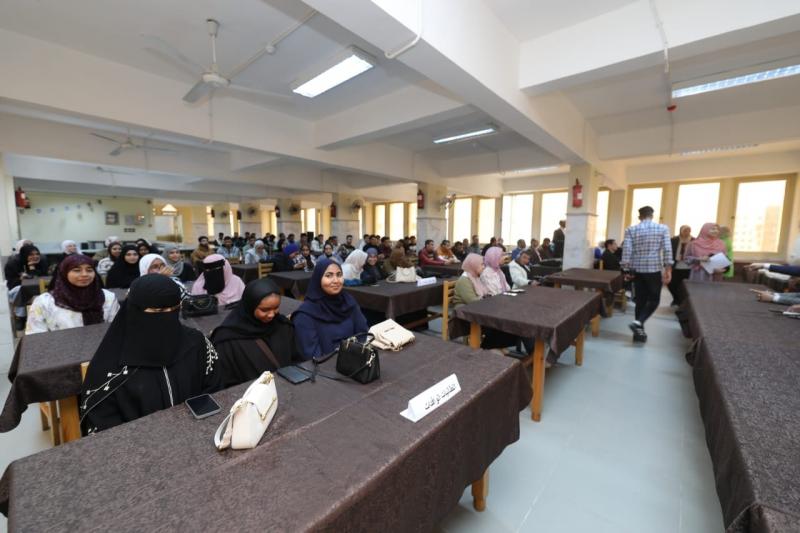 رئيس جامعة كفر الشيخ يشهد ختام الأنشطة الطلابية ويكرم المتميزين.. صور