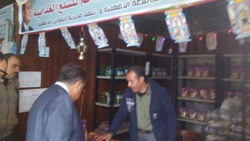 محافظ الدقهلية يتفقد منافذ بيع السلع بالمنصورة ويشيد بجودة المعروضات