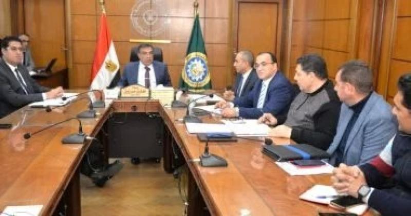 محافظ الدقهلية: إلغاء تراخيص أراضى لمستثمرين غير جادين وغلق مصانع مخالفة