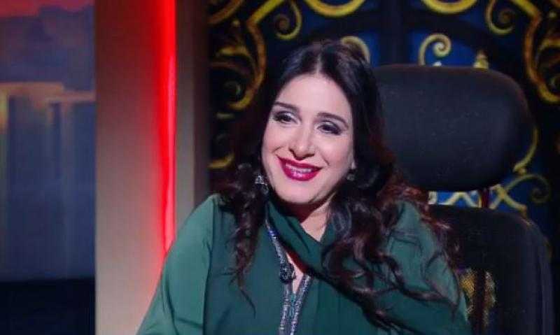 ميرنا وليد توضح أسباب غيابها عن الساحة الفنية لسنوات: فضلت حملي على عملي
