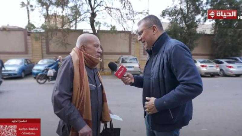 عمرو الليثي يكافئ ضابطا على المعاش استمر في الخدمة لمدة 47 عاما