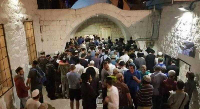 إصابة فلسطينيين خلال اقتحام مستوطنين ”مقام يوسف” شرق نابلس