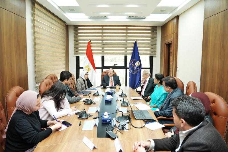 رئيس هيئة الدواء يجتمع مع ممثلي شركات هندية لبحث فرص التعاون ودعم صناعة الدواء