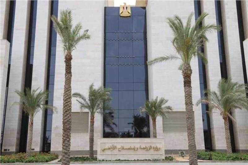 «الزراعة في أسبوع».. لقاءات وزيارات ومتابعات ميدانية على مدار الساعة | انفوجراف