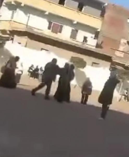 ضربهما بالشلوت.. تفاصيل تعدى مدير مدرسة على طالبتين فى البحيرة.. صور