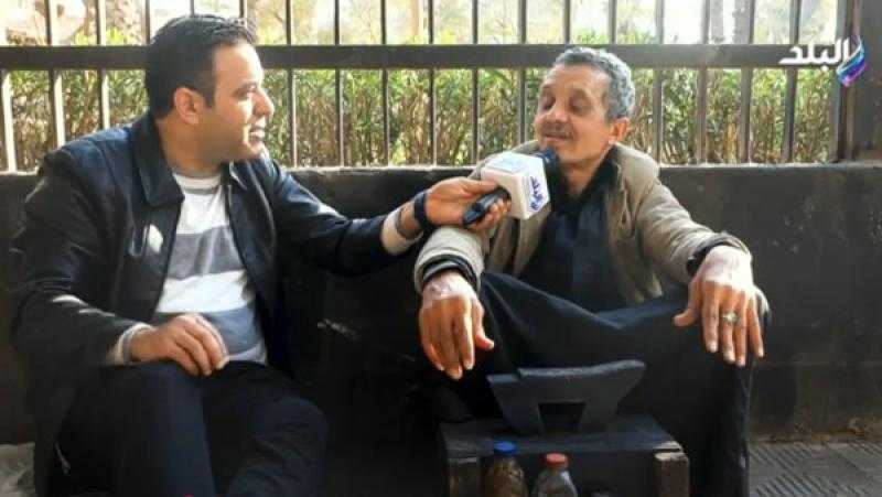 من محل إصلاح أحذية إلى الرصيف.. ”عم محمود” رحلة إصرار لا تتوقف