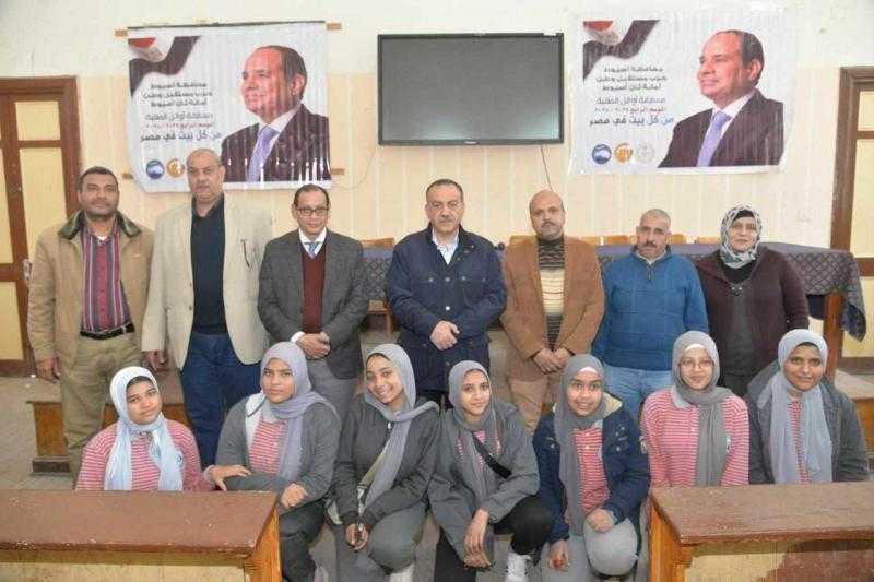 محافظ أسيوط يشهد فعاليات مسابقة أوائل الطلبة للموسم الرابع بمدرسة خديجة يوسف بحي شرق