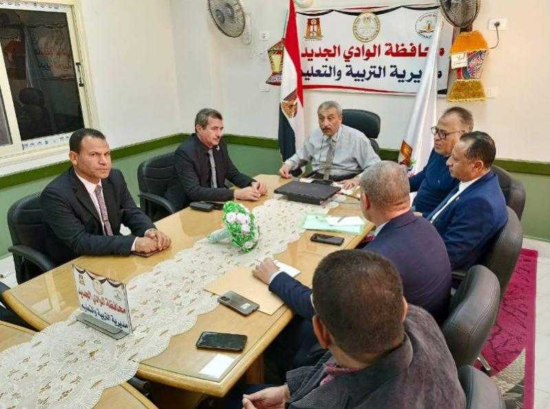وكيل تعليم الوادي الجديد يوجه بتكثيف البرامج العلاجية لتنمية مهارات الطلاب