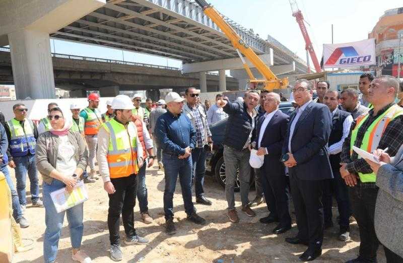 وزير النقل يتفقد العمل بمشروع الخط الأول للقطار الكهربائي السريع في العامرية وبرج العرب