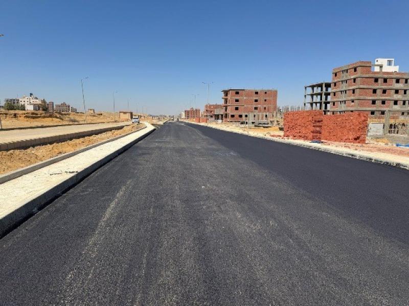 وزير الإسكان يتابع مشروعات المرافق والطرق لأراضي «بيت الوطن» و«الأكثر تميزا» بالقاهرة الجديدة