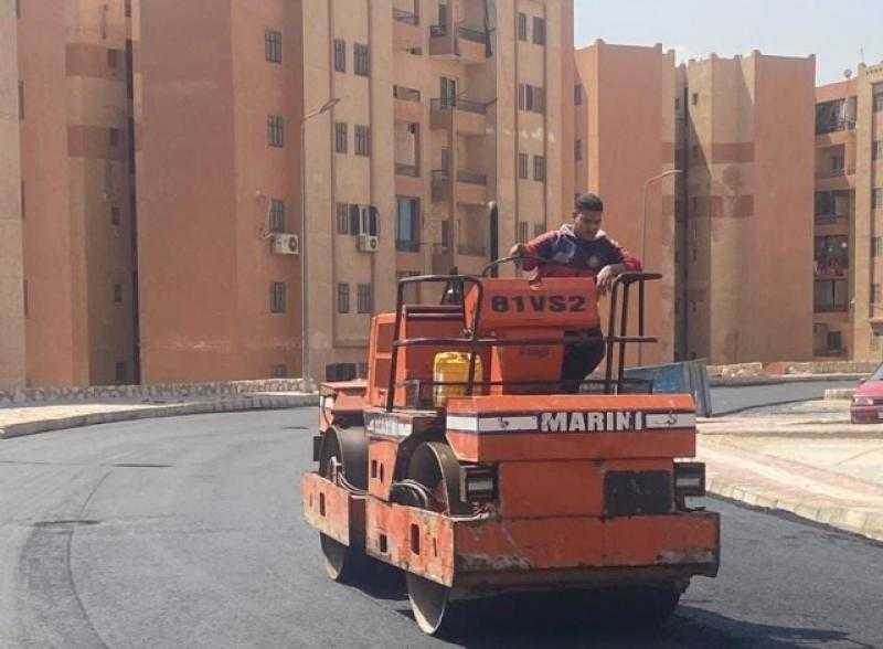 الإسكان: تنفيذ أعمال تطوير ورفع كفاءة طرق بمدينتي 15 مايو والشروق