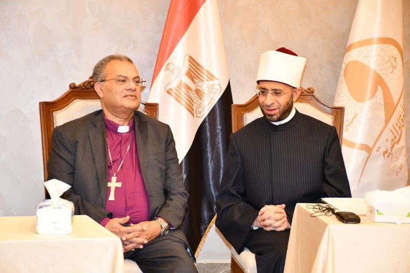 وزير الأوقاف يستقبل وفد الكنيسة الإنجيلية بمسجد مصر الكبير