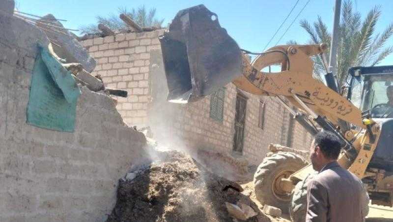 محافظ أسيوط: إزالة 33 حالة تعد على أراض زراعية وأملاك دولة