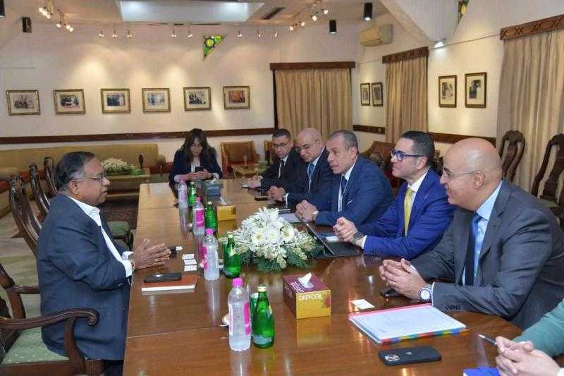 وزير الاستثمار يبحث مع شركة ”تاتا” للكيماويات فرص التعاون المشترك