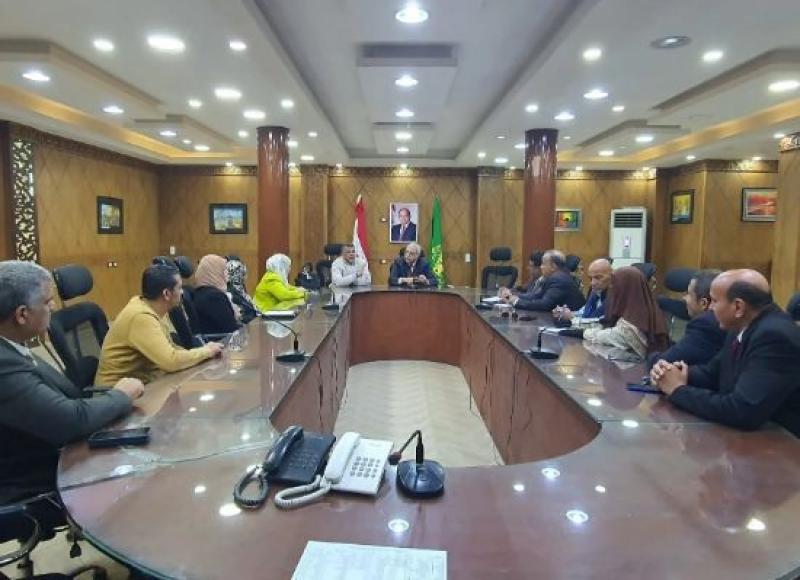 مدير تعليم القليوبية يشدد على ضرورة تفعيل الأنشطة التربوية في المدارس