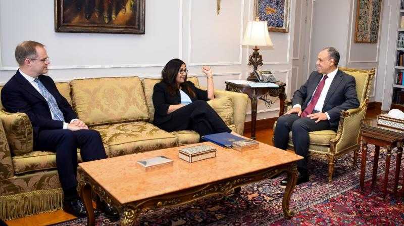 وزير الخارجية يؤكد أهمية تعزيز العلاقات التجارية والاستثمارية بين مصر والمملكة المتحدة
